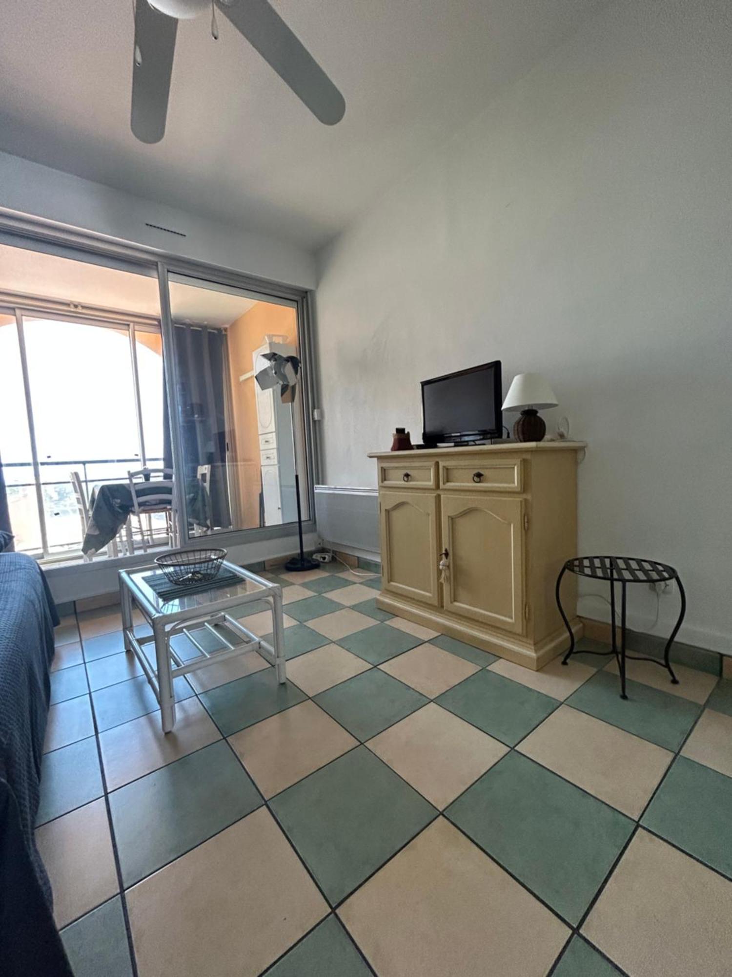 Studio Vue Mer Situe A Cote De La Plage Quartier Des Quilles سُت المظهر الخارجي الصورة